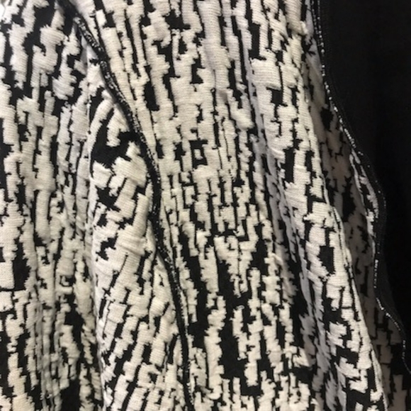 Cape - Picture 4 of 4